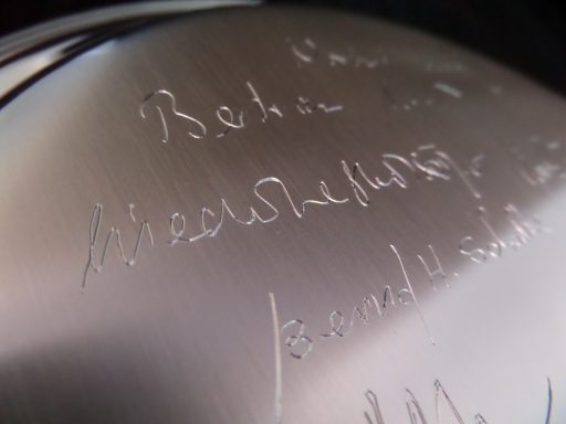 Gravur in Handschrift aus Silberteller